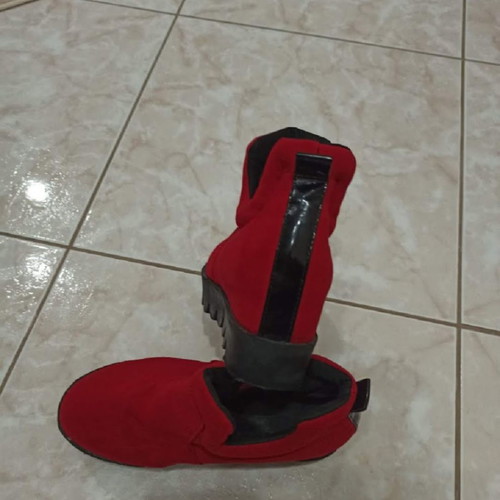 Women's red ankle boots like new, size 37
