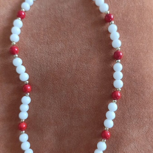 Necklace with opalite and dyed red chalcedony, gold steel details, new