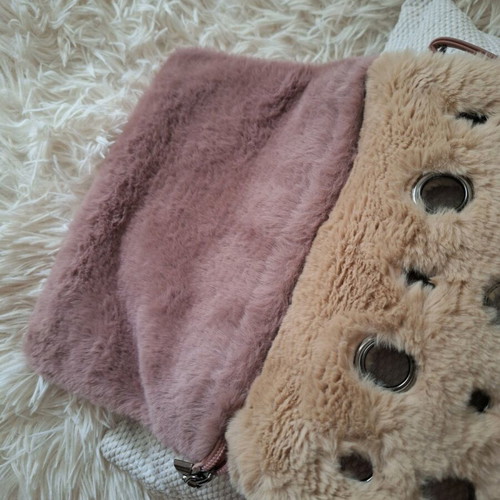 Fur shoulder bag like new, beige and pink