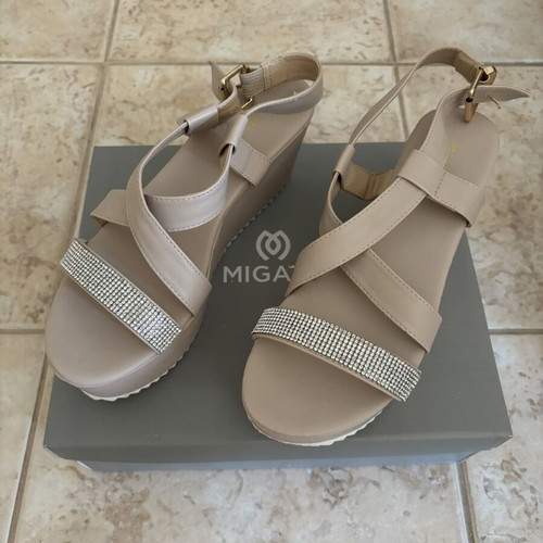Migato women's beige platform sandals like new, size 39
