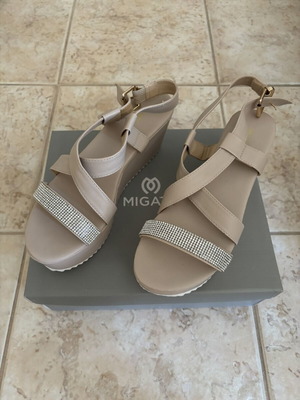 Migato women's beige platform sandals like new, size 39