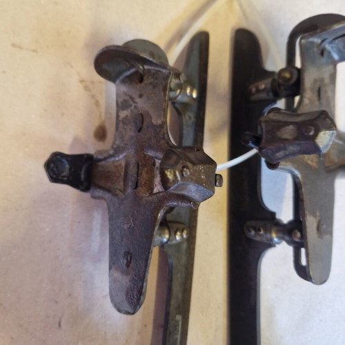 Vintage ice skates used, good condition