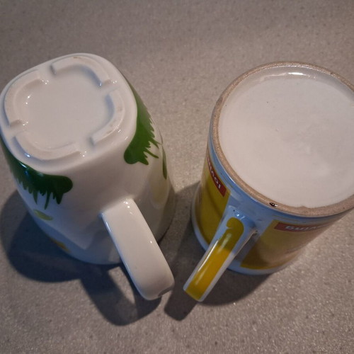 Lipton tea used, two mugs and collectible metal tin