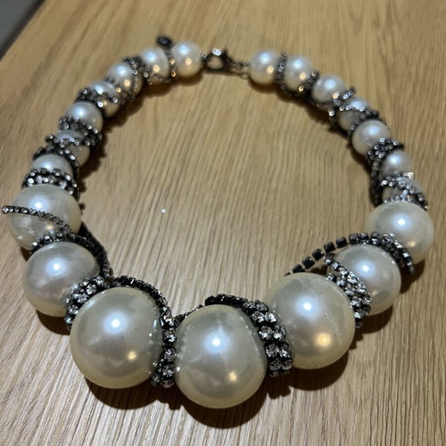 Zara necklace with large pearls and stone chain like new