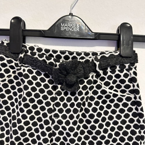 Children's black and white shorts with belt and flower, age 2-4