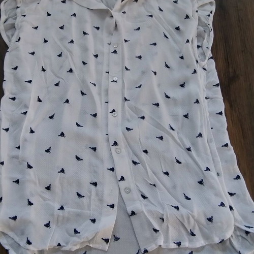 Sleeveless shirt with small birds H&M like new