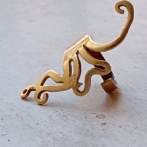 Ring new with unique shape and adjustable brass