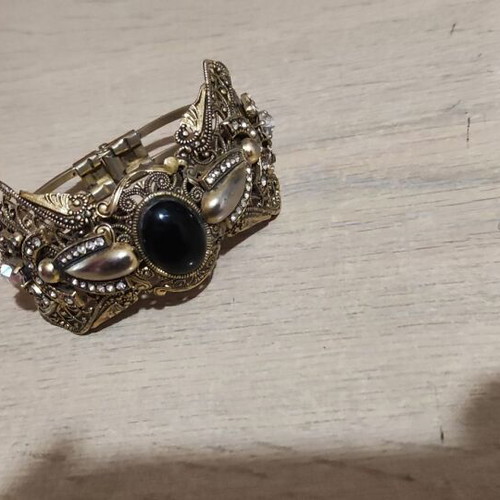 Bracelet unique like new, gold-colored