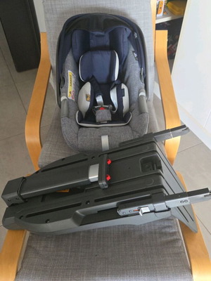 Inglesina βρεφικό κάθισμα αυτοκινήτου με βάση ISOFIX σε γκρι και μπλε