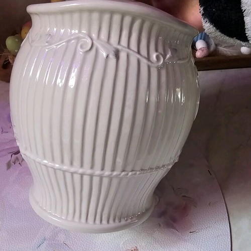 Large ceramic cookie jar like new