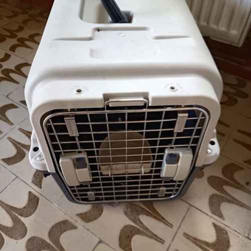 Dog and cat transport cages like new, metal 60x90 cm and plastic 30x60 cm