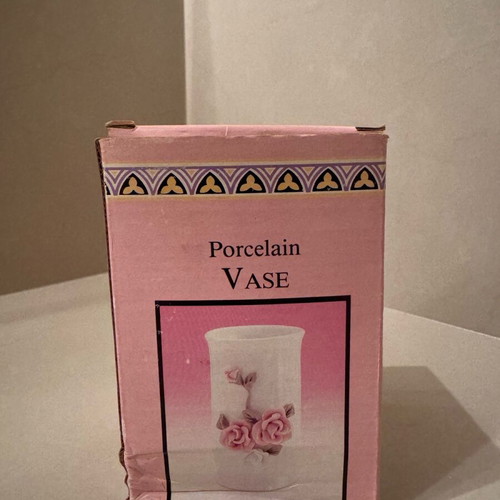 Porcelain vase with roses new