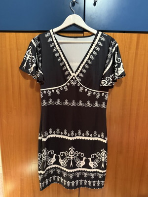 Black and white dress like new, size L, patterned