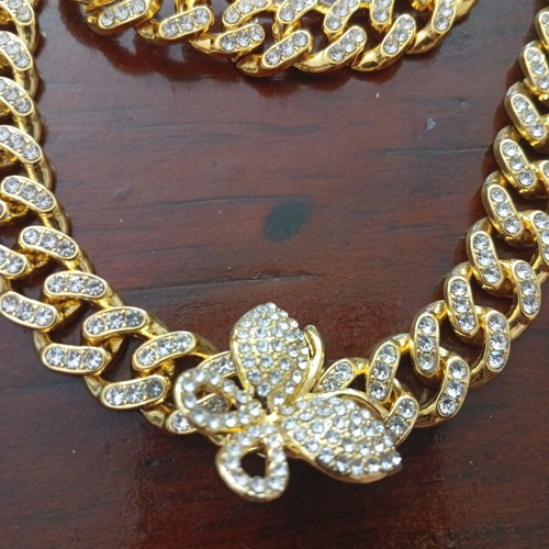 Jewelry set like new, gold color necklace and bracelet