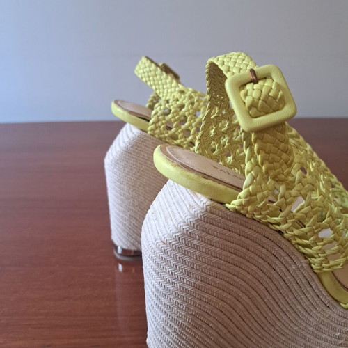 Paloma Barceló leather platform sandals lime size 37 like new