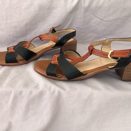 Voi & Noi women's sandals size 39 used, low heel 5 cm, black and camel