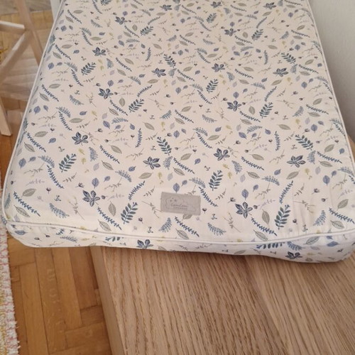 Cam cam changing pad like new with comfortable cushion