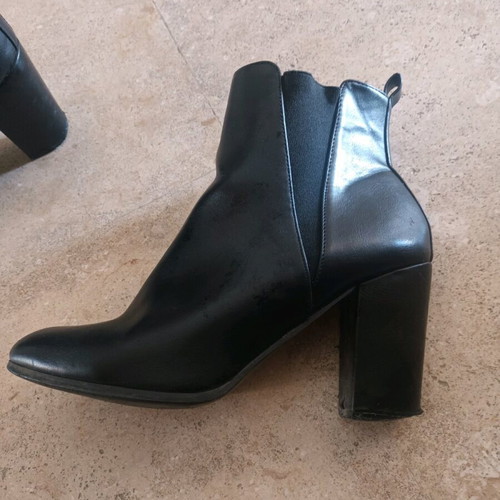 Black leather boots used, very good condition, size 39