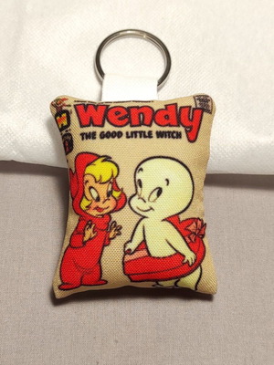 Μπρελόκ μαξιλαράκι μικρή μάγισσα Wendy καινούργιο υφασμάτινο χειροποίητο