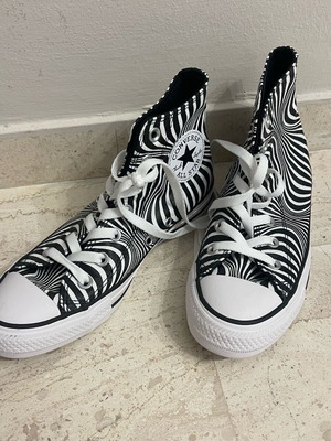 Converse All Star Zebra Size 37 New Unisex Shoes