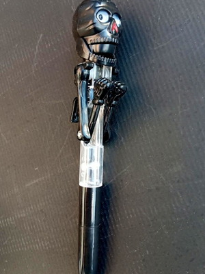 Skeleton Boxing Pen like new