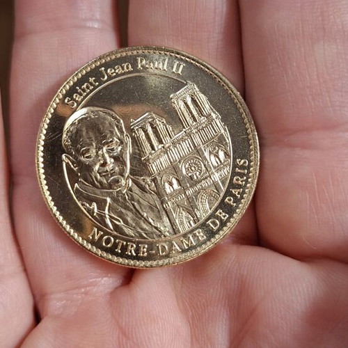 Souvenir Coin Notre Dame de Paris with Pope Francis and St John Paul II new