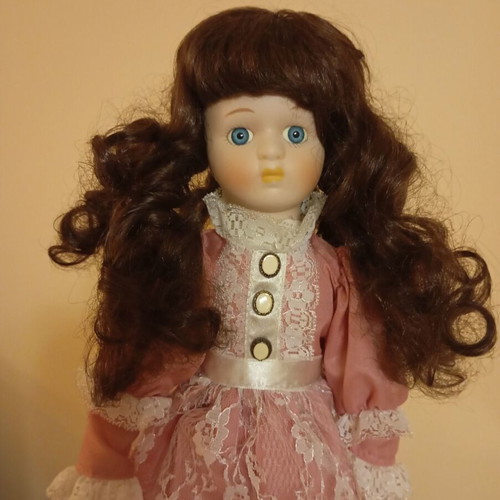 Vintage Porcelain Doll Suzette 1988-1989 Heritage Mint Ltd 40cm like new
