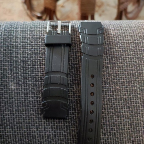 Wenger Quartz Swiss Military Watch used with new battery and 2 straps