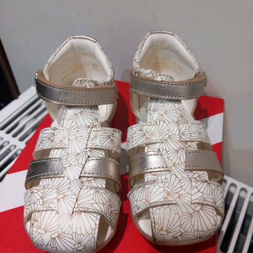 Kickers sandals used, size 27, white with gold details