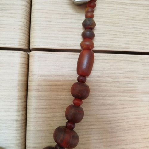 Necklace like new, brown