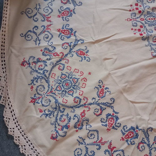 Handmade round tablecloth like new