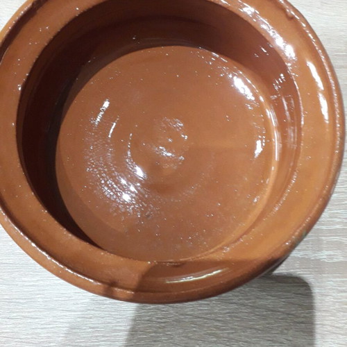 Ceramic pots new with hand-painted lids