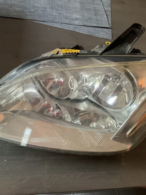 Оригинален ляв фар Hella за Ford Focus C-max след 2003 г.