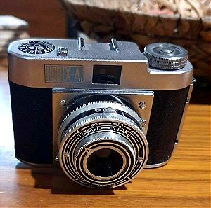 Vintage φωτογραφική μηχανή με δερμάτινη θήκη