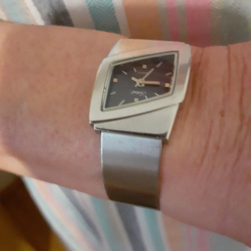 Women's quartz watch used, waterproof, bracelet type, stainless steel case