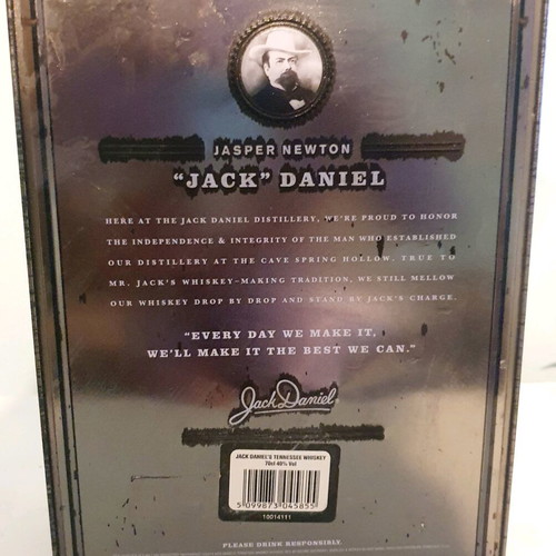 Jack Daniel's collectible metal box with 2 glasses like new