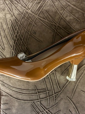 Обувки на ток нови, номер 41, бежови