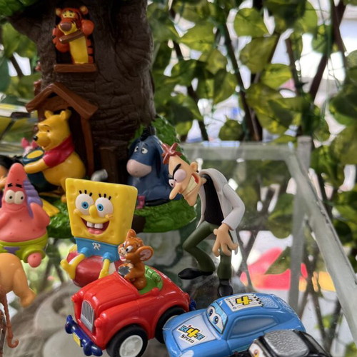 Disney and Animation Figures Collection with Winnie the Pooh Treehouse