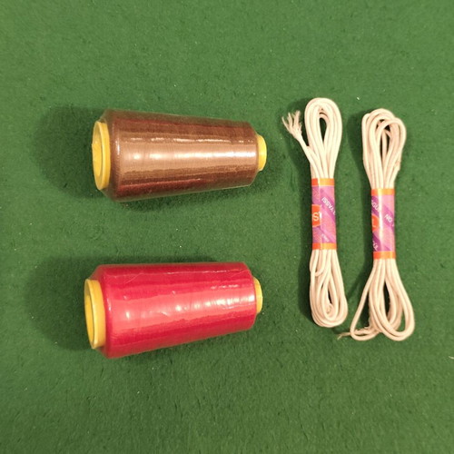 Sewing set with 2 thread cones and 2 elastic bands, new
