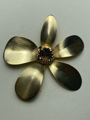 Flower brooch like new, gold color with precious stone