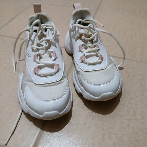 Reebok women's sport shoes size 38.5 white like new