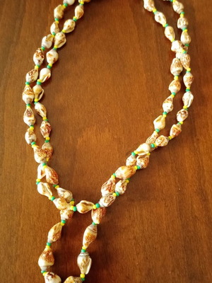 Shell necklace with yellow-green beads used