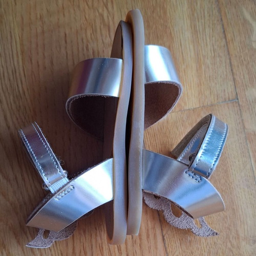 Babywalker sandals like new, size 20, gold color