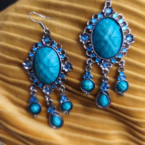 Long earrings turquoise like new
