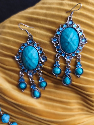 Long earrings turquoise like new