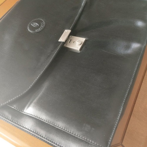 Bartuggi leather briefcase new with key, black
