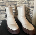 Boots waterproof size 37, like new, white pattern