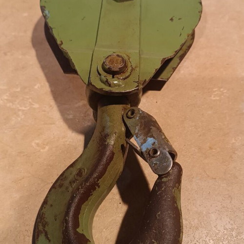Heavy-duty 8-ton pulley block used, for ropes and wire ropes