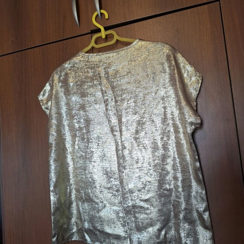 Metallic Gold Top Gold Glow like new, size L