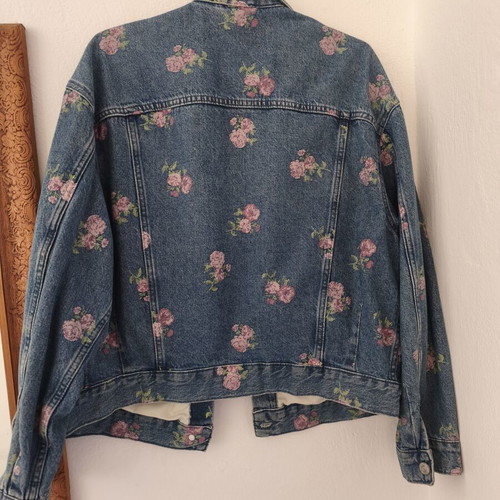 Denim jacket with floral rose print, like new, size M